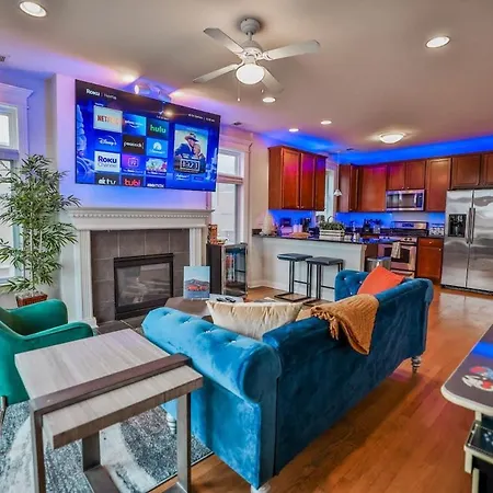 Designer Dreams: A Luxurious Escape W 1 Car Garage Vila